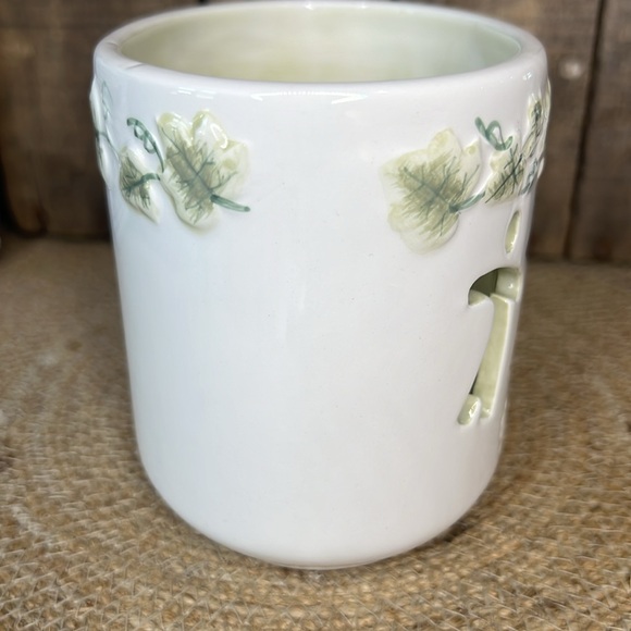 Tea light candleholder that says family with four figure cut outs! - Picture 6 of 7